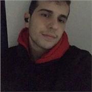 Soy Daniel y me defino como una persona activa y sociable con experiencia dando clases particulares. Me gradué en Estudios Ingleses en la UMU y desde entonces he dado clases particulares tanto a niños como a adultos. Mi misión es enseñar inglés haciendo q